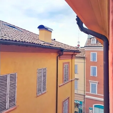 Center Vicolo With Parking