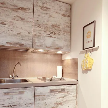 Center Vicolo With Parking