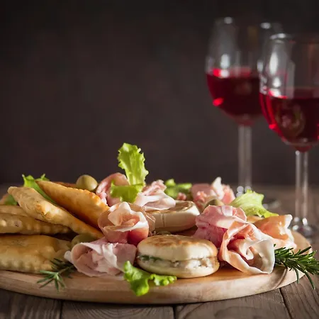 Center Vicolo With Parking Модена